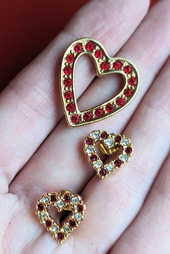 Set Of 2 AVON Dainty HEART Stud Post EARRINGS White RED Rhinestones PIN Brooch