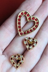 Set Of 2 AVON Dainty HEART Stud Post EARRINGS White RED Rhinestones PIN Brooch