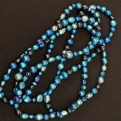 UNIQUE ESTATE VARIED DYED BLUE BAROQUE PEARL STRAND OPRA LENGTH NECKLACE 60”