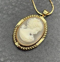 Vintage Victorian Revival Lady Cameo Pendant Gold Plated 23” Chain Necklace