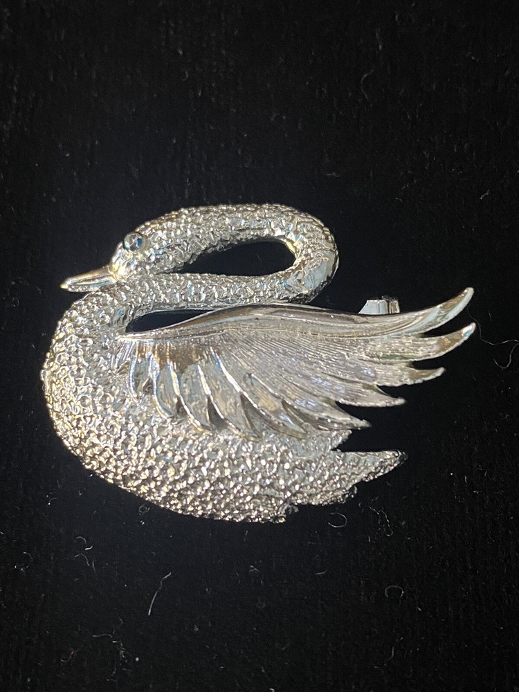 Vintage GERRYS Textured Silver-toned Swan Markasite Eye Brooch