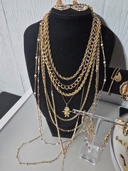 WOW Nice Versatile Vintage/Now Gold Tone Jewelry lot Some Signed