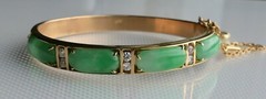 18K YELLOW GOLD JADEITE JADE & DIAMOND OVAL HINGED BANGLE BRACELET SIZE 6”