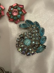 VTG-NOW JEWELRY LOT GLASS Stones Clear Brooch Blue/ Pink Red Earrings Post Clip