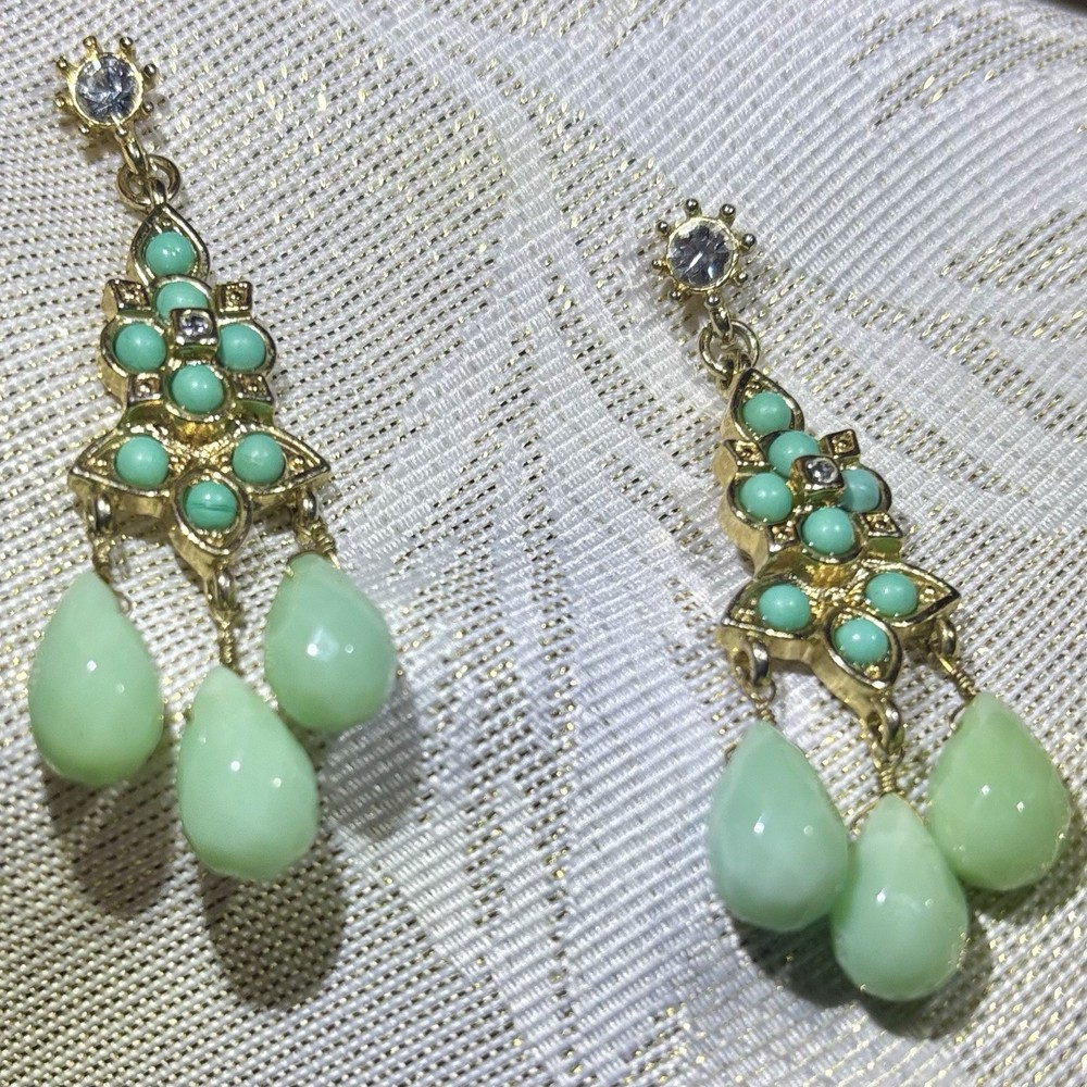 Victorian-style dangle drop chandelier earrings
