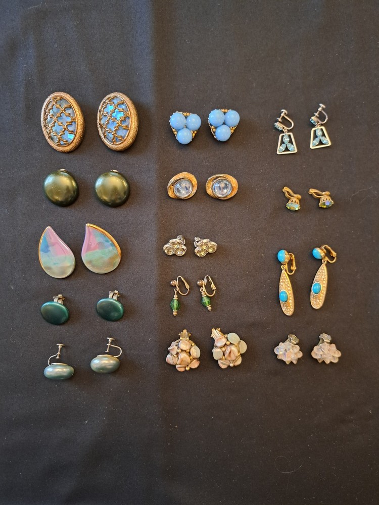 Vintage Lot. 14 Pairs CLIP-ON/Screw Back Blue/Green/Gold Tone Earrings Lot J6