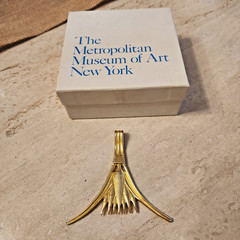 Vintage MMA 1976 Metropolitan of Museum Art Egyptian King Tut LOTUS Pendant &Box