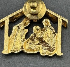 Chistmas Pin/Brooch Lot Avon, Nativity, Reindeers, Faux Pearls, Christmas Trees