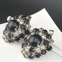 Sparkly Vintage Black White Rhinestone Silver Tone Screw Back Earrings 1.25″