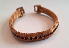 Vintage Gold Tone Mesh Bracelet w/ Channel Set Red Prong Set Stones 7″ Pre-owned