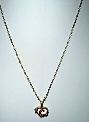 Vintage 19″ C Initial Heart Pendant w/ Roses Necklace Gold Tone Metal No Brand
