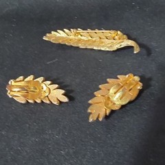 Leaf Brooch Pin & Clip-On Earrings Jewelry Set, Gold Tone Marquise Rhinestones