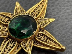 Vintage 80s HUGE Gold Tone Filigree Star Brooch Celestial Green Rhinestone Pin