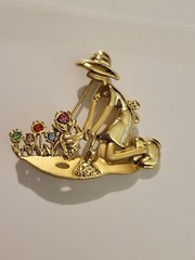Lovely Vintage Gold Tone Woman Gardening Brooch with Rhinestone Flowers