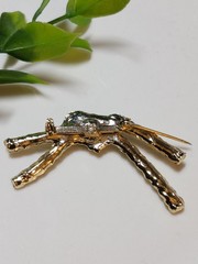 Vintage Gold-Tone Rope Knot Brooch.