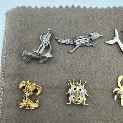 Vintage Pins Animal Theme Dog, Seal, Elephant, Crab Some Marked – Lot of 15