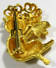Vtg UNUSUAL WHIMSICAL ANGEL WINGS Brooch Pin brushed gold tone metal Christian