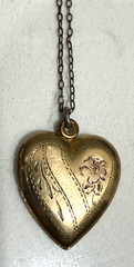 MCM vtg VARGAS 1/20 10K Gold-filled Heart Photo Locket Pendant Chain Necklace