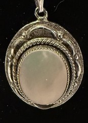VINTAGE JUDY LEE PENDANT NECKLACE EARRING SET MOTHER OF PEARL Black light GLOWS
