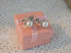 White Pearl 18K White Gold Earrings Vintage Screw Backs 750