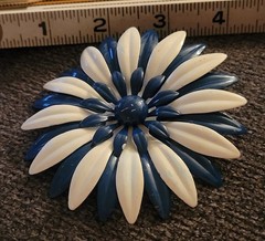 Vintage 1950s To 1970s Huge Enamel Flower Stunning Brooch, Beauty CA USA E407-3