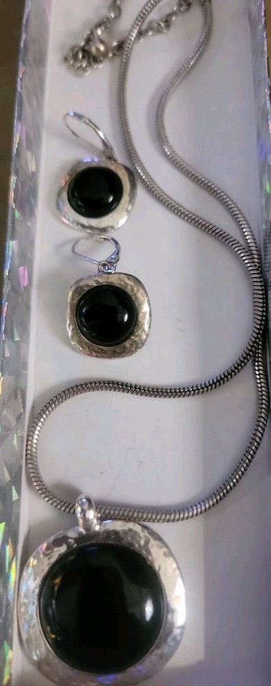 ONYX HAMMERED SILVER NECKLACE AND EARRINGS SET