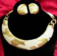VTG RUNWAY MONET CREAM WHITE ENAMEL MODERNIST GP “Stars” NECKLACE EARRINGS SET