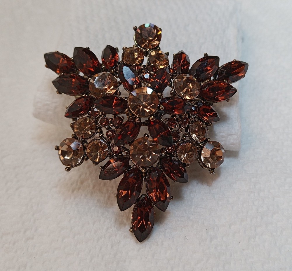 Vintage Unsigned Juliana Style Rhinestone Starburst Brooch Pin 2″ Brown Amber