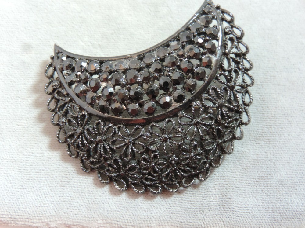 Vintage Karu Black Enamel Rhinestone Filigree Floral Crescent Brooch Pin Cm 39