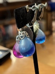 Vintage Napier Cumquat Blue Pink Dangle Drop Clip On Earrings Silver Tone Pat #