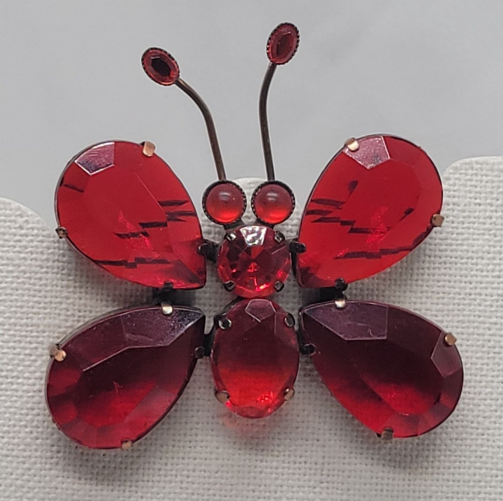 Vtg Red Acrylic Rhinestone Butterfly Brooch Pin Brass Tone Secure Clasp 2.5″