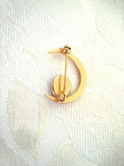 Small Vintage Gold Tone Crescent With Resin Cameo Brooch 7/8 x 1 In. KJ
