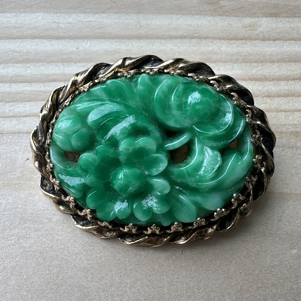 VTG Brooch Pin 2 Inch Hand Carved Art Glass Green Flowers Oval Gold Japan MCM
