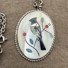 Gorgeous 1970s Artisan Mother Of Pearl Bird 9″ Necklace Silvertone