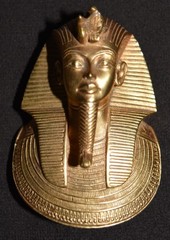 VTG King Tutankhamun Pendant Metropolitan Museum of Art Gold Tone Tut 1976 Egypt