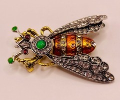 Vintage-Inspired Rhinestone Bee Brooch Pin Gold & Enamel Detailing -80B
