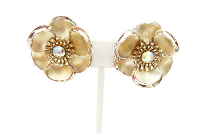 Vintage Clip On Earrings Gold Tone Rhinestone Flower V4