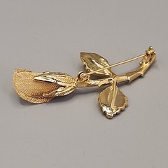 Vintage AAi Rose Brooch Gold Tone Mesh Bud 2 1/8″