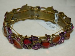 VINTAGE JEWELRY Bracelet Stretchable Floral Very Pretty Bracelet!