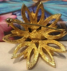 Vintage Jewelry: 45mm Revitalized Gold Tone Faux Pearl Brooch 03-04-2020