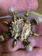 Vintage Ships Wheel Faux Pearls Gold – Tone Starburst Brooch 2.25″ diameter