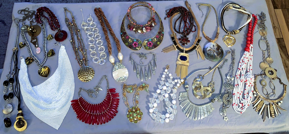 Great Lot 25 Vintage to More Modern Big & Bold Design Necklaces
