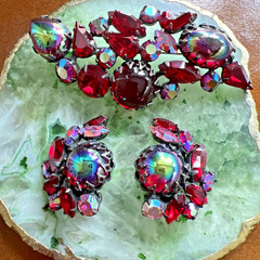 VTG. REGENCY RED & AURORA BOREALIS CABOCHON and RHINESTONE BROOCH & EARRING SET