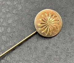 Vintage 14K Yugoslavia Gold Flower Starburst Etched Stick Pin