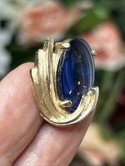 57. Rare Crown TRIFARI Gold tone Blue Oval Cabochon Clip on Earrings 14.7g, 21mm