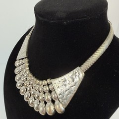 Vintage Silver Tone Brutalist Bib Statement Necklace Hammered Herringbone