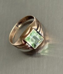 ANTIQUE 10K YELLOW GOLD URANIUM GREEN SPINEL GEMSTONE RING size 6.5 STUNNING