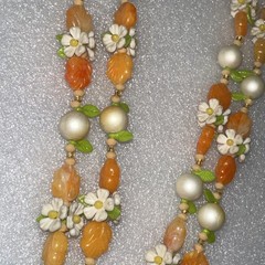 VTG Thermoset Plastic Lucite Necklace 36 In Tropical Flowers Leaves Orange White