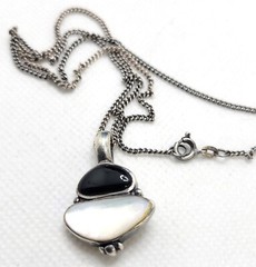 Vintage Black Onyx Mother of Pearl Pendant Necklace 925 Sterling Silver 20″ SW