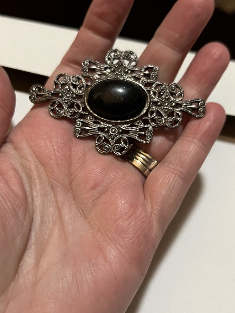 SILVERTONE VINTAGE BROOCH WITH FAUX ONYX